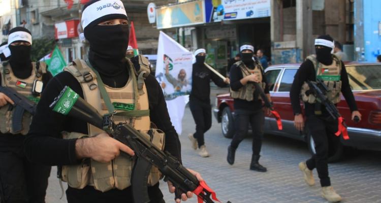 حماس تنظم عرضًا عسكريًا حمل اسم عرين الأسود